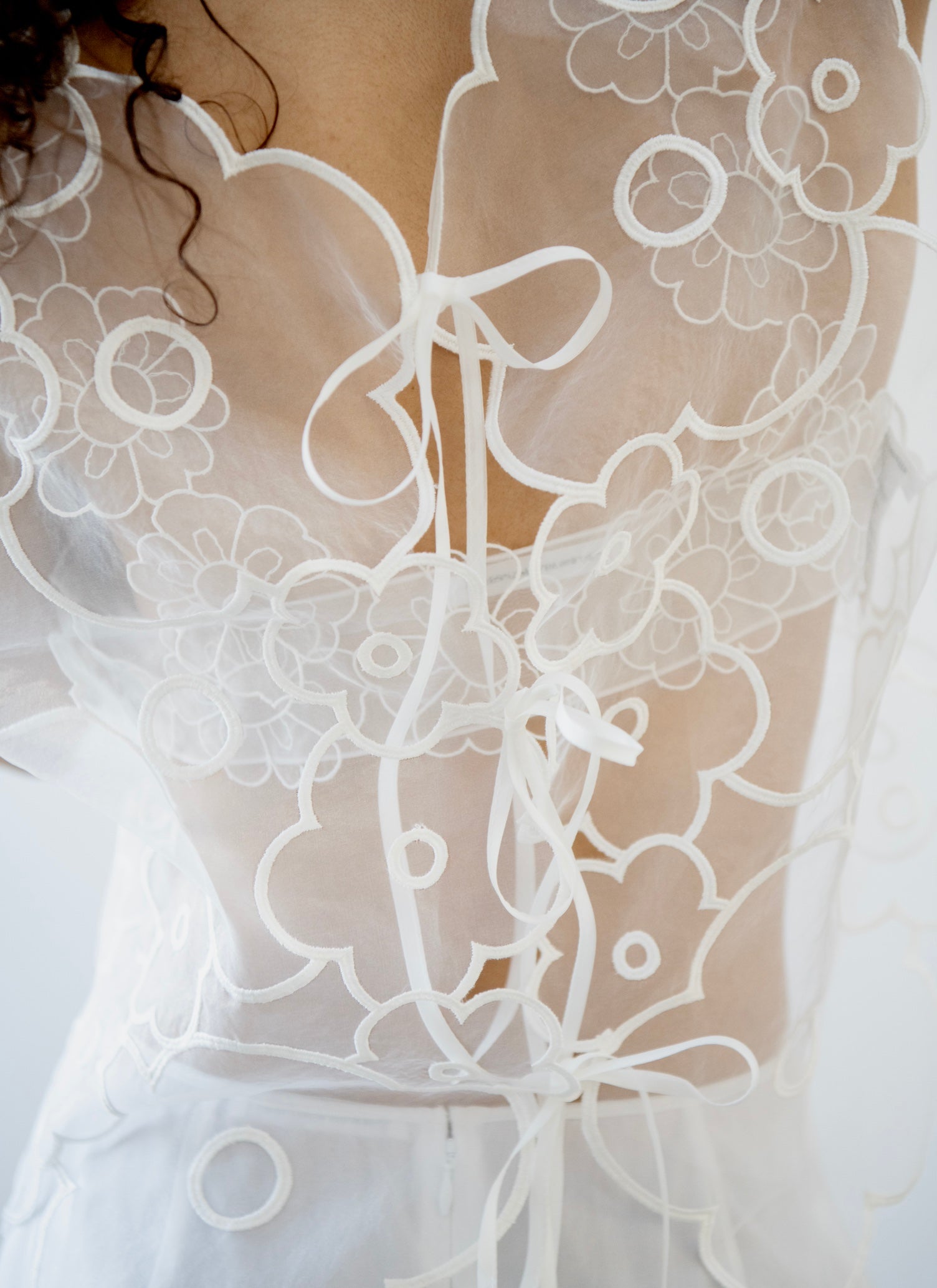 ALFIE | TOP FLOWER EMBROIDERY WHITE BRIDAL