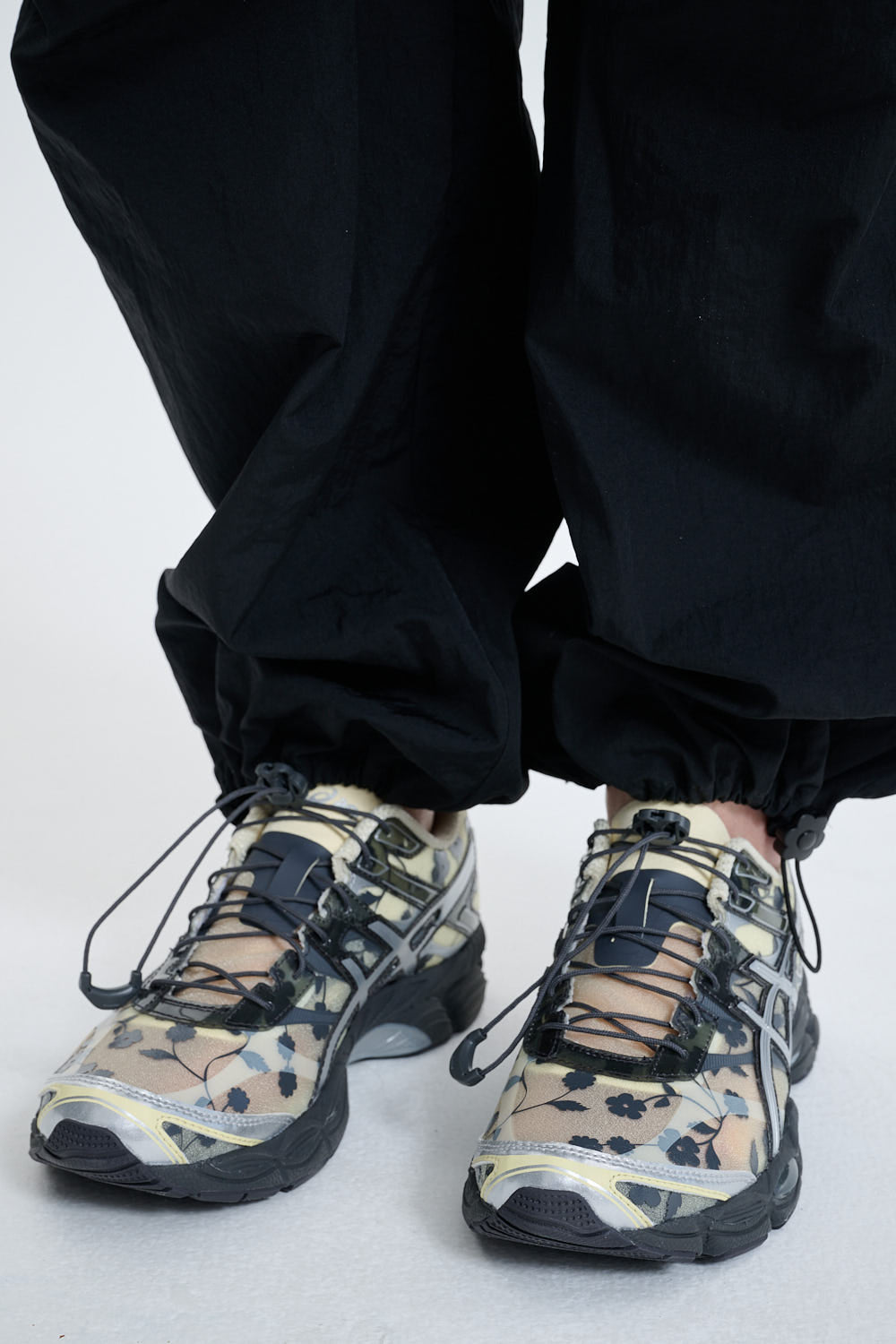 【ASICS x Cecilie Bahnsen】Gel-Cumulus 16 Black Yellow ASICS GEL-CUMULUS 16 SSCB | IVORY / BLACK