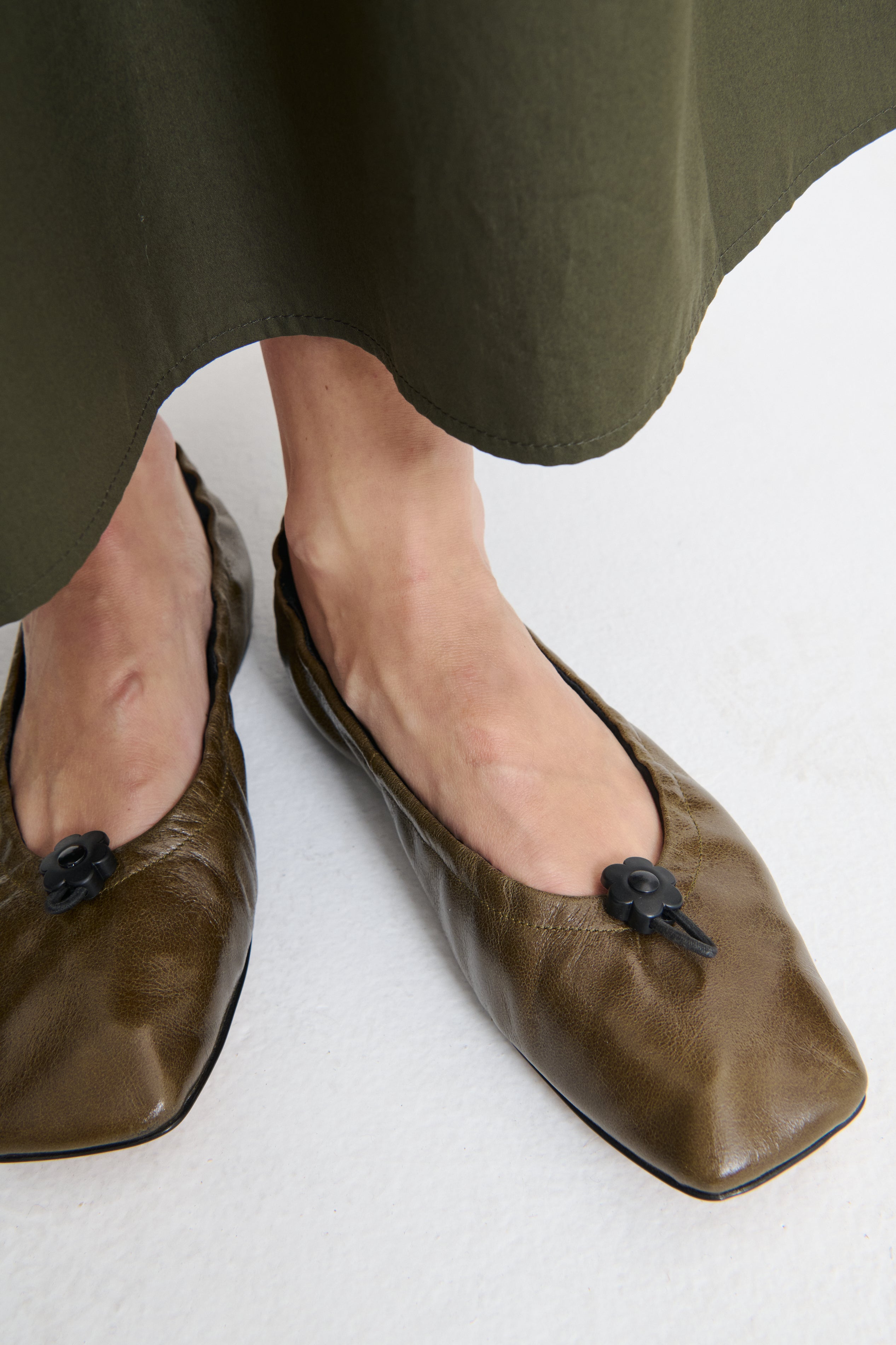 【Cecilie Bahnsen 】ORBELLA バレエシューズ フラット レザー ORBELLA | BALLET LEATHER | OLIVE