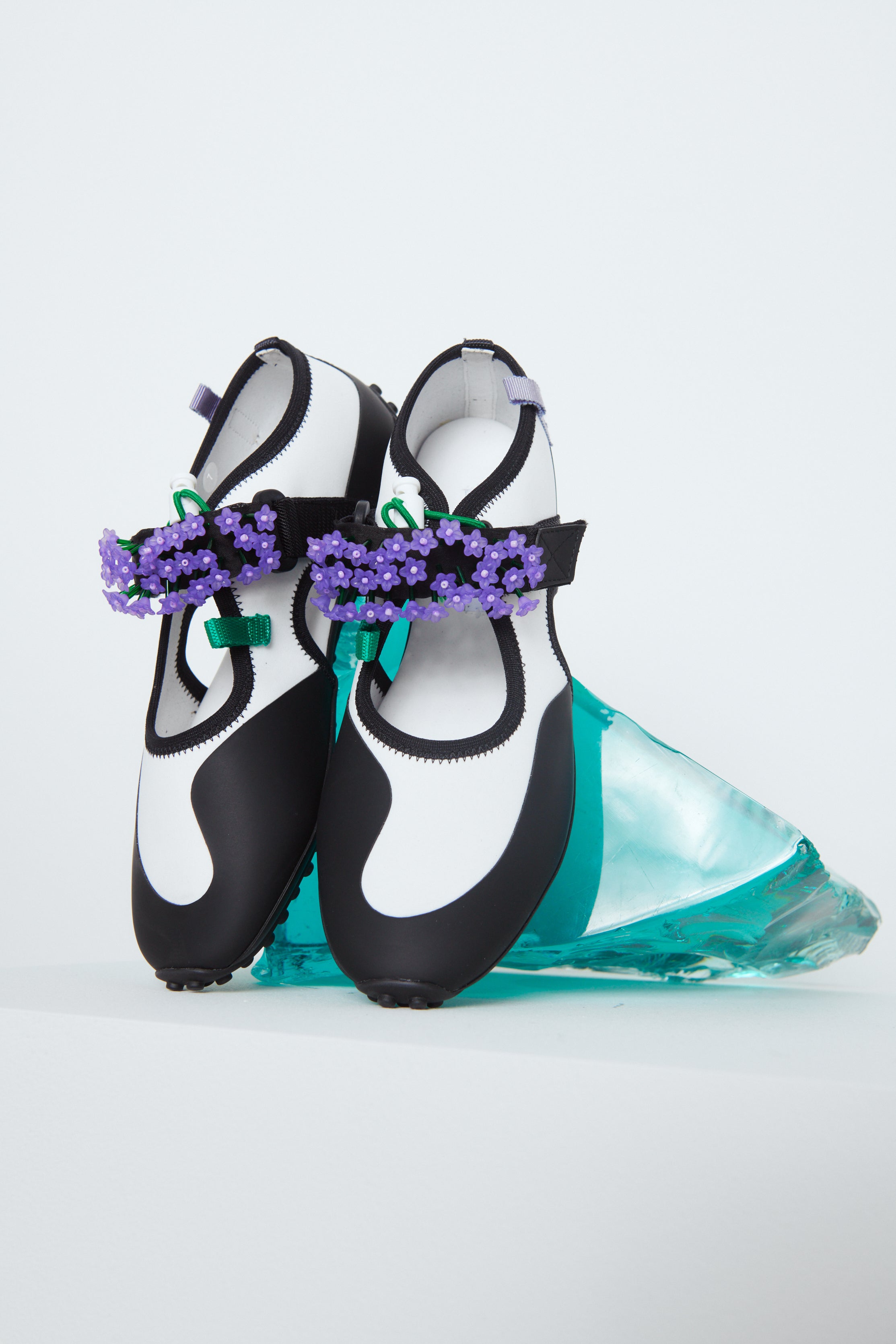 SARA | OPEN FLAT BEADED NEOPRENE WHITE/LAVENDER