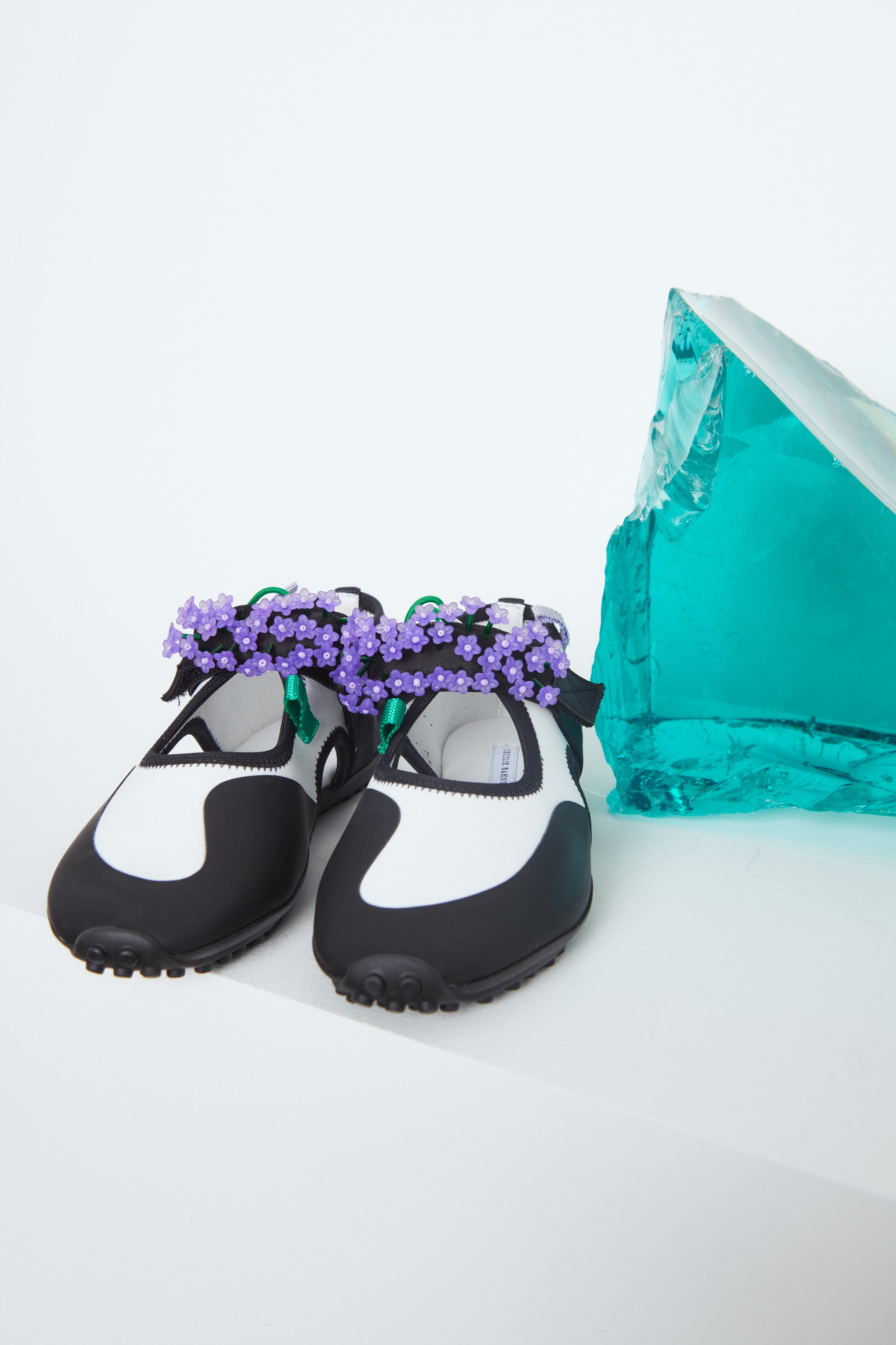 SARA | OPEN FLAT BEADED NEOPRENE WHITE/LAVENDER