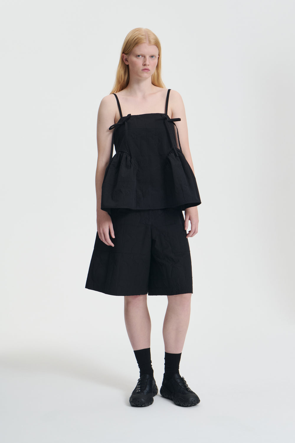 AKIRA | TOP FLORA MATELASSÉ BLACK