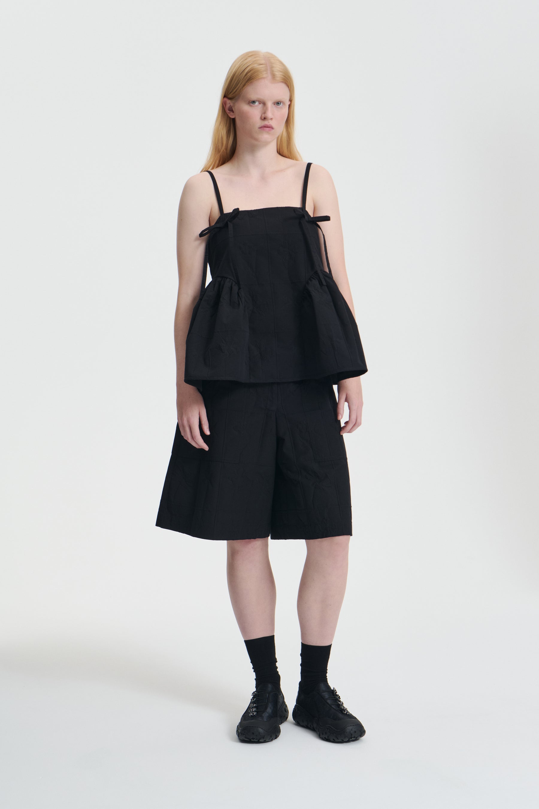AKIRA | TOP FLORA MATELASS… BLACK
