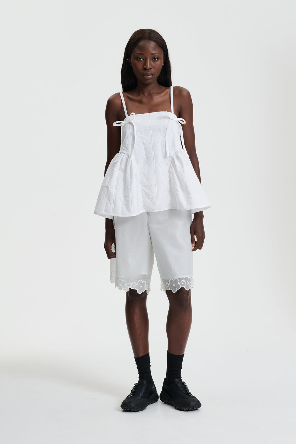 AKIRA | TOP FLORA MATELASSÉ WHITE