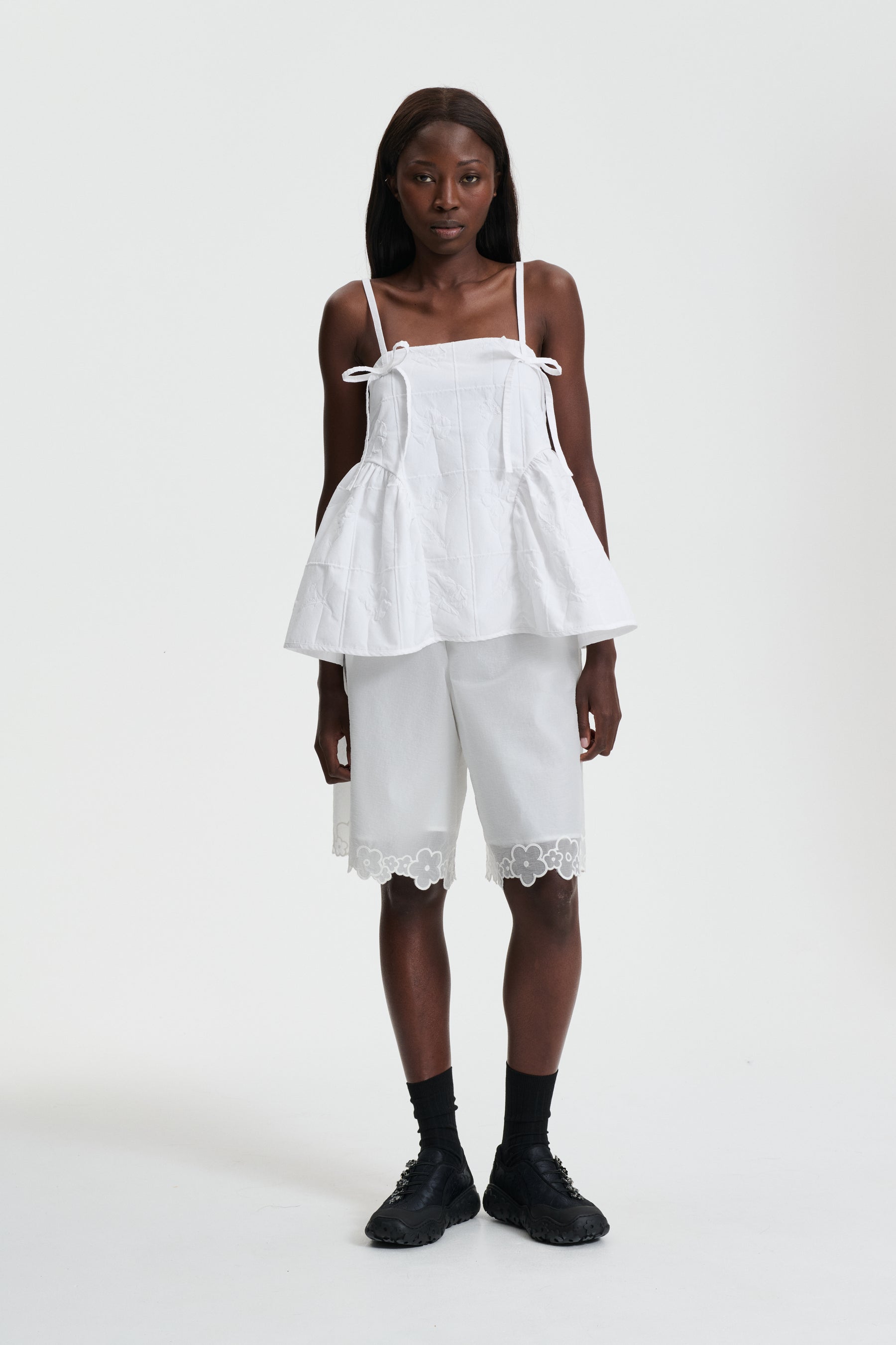 AKIRA | TOP FLORA MATELASSE WHITE
