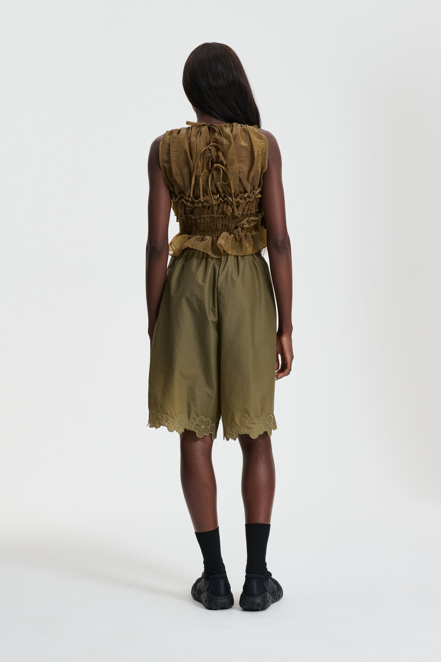 可憐にして大胆CECILIE BAHNSEN Aryaナイロンバミューダショーツ 1.