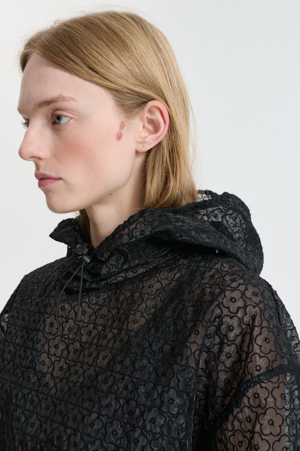 CBSHILA | HOODIE WINDFLOWER EMB BLACK