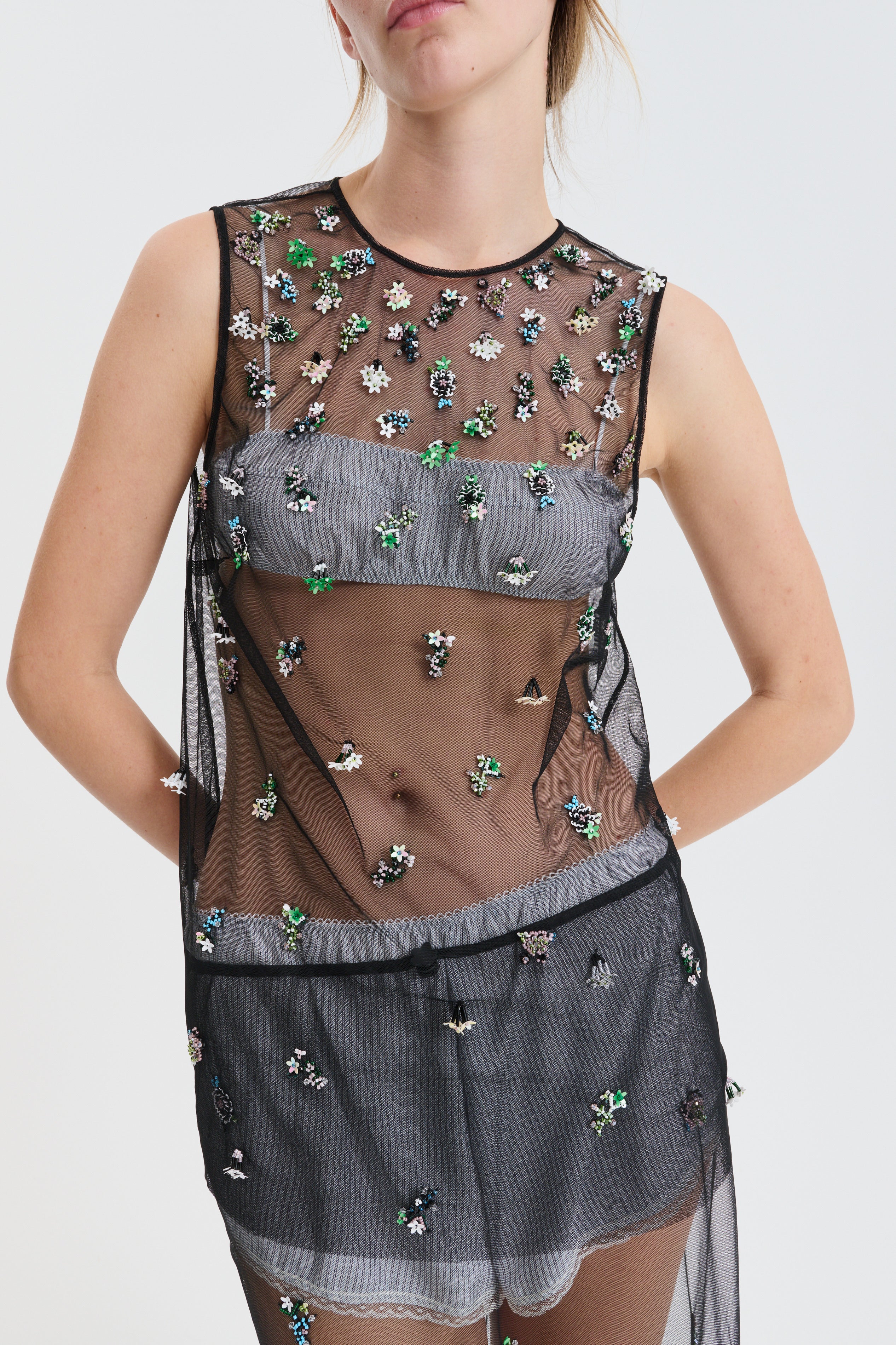 CBALBA | TOP WILDFLOWER APPLIQUÈ BLACK MULTI
