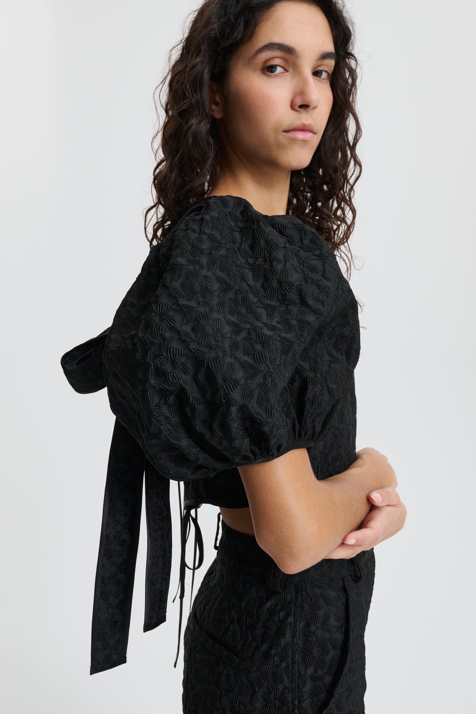 CBFARIS | TOP BEGONIA JACQUARD BLACK