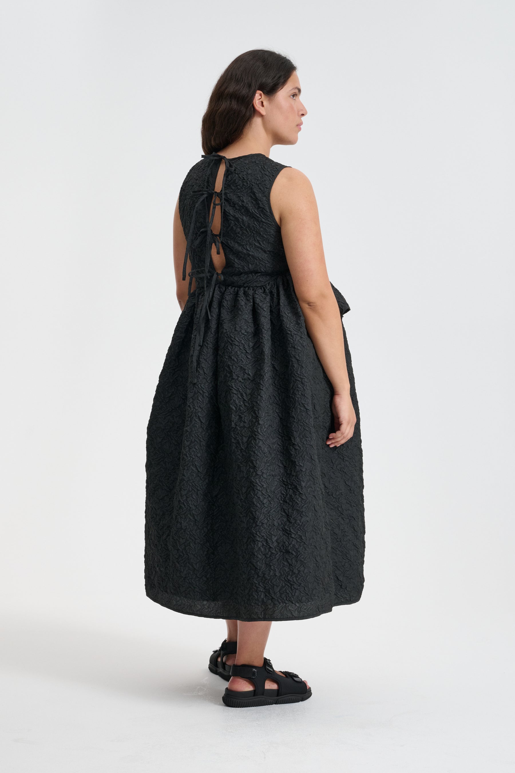 DITTE | DRESS GRAPPOLO MATELASSÉ BLACK