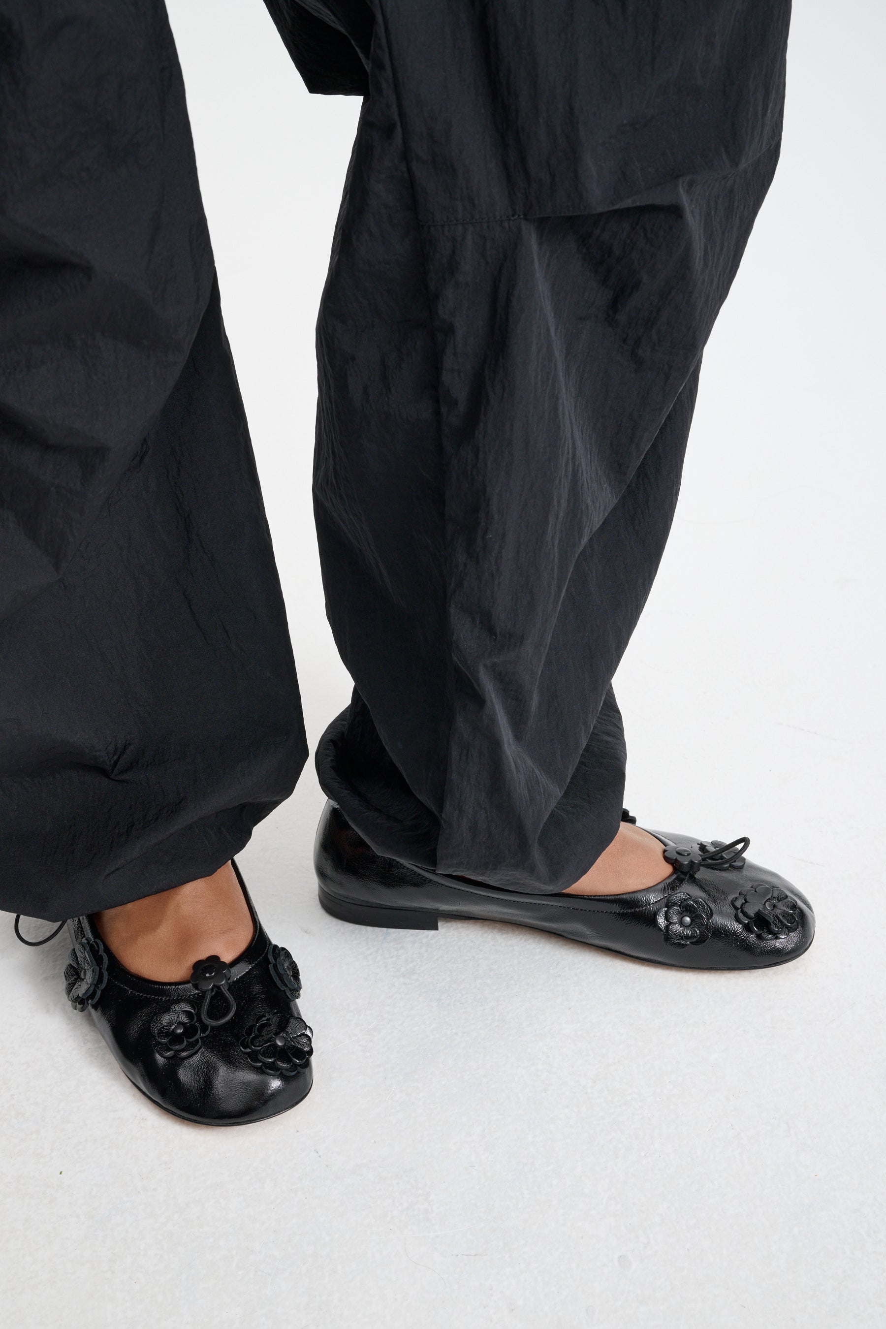 BRIELLE | FLAT PATENT LEATHER BLACK