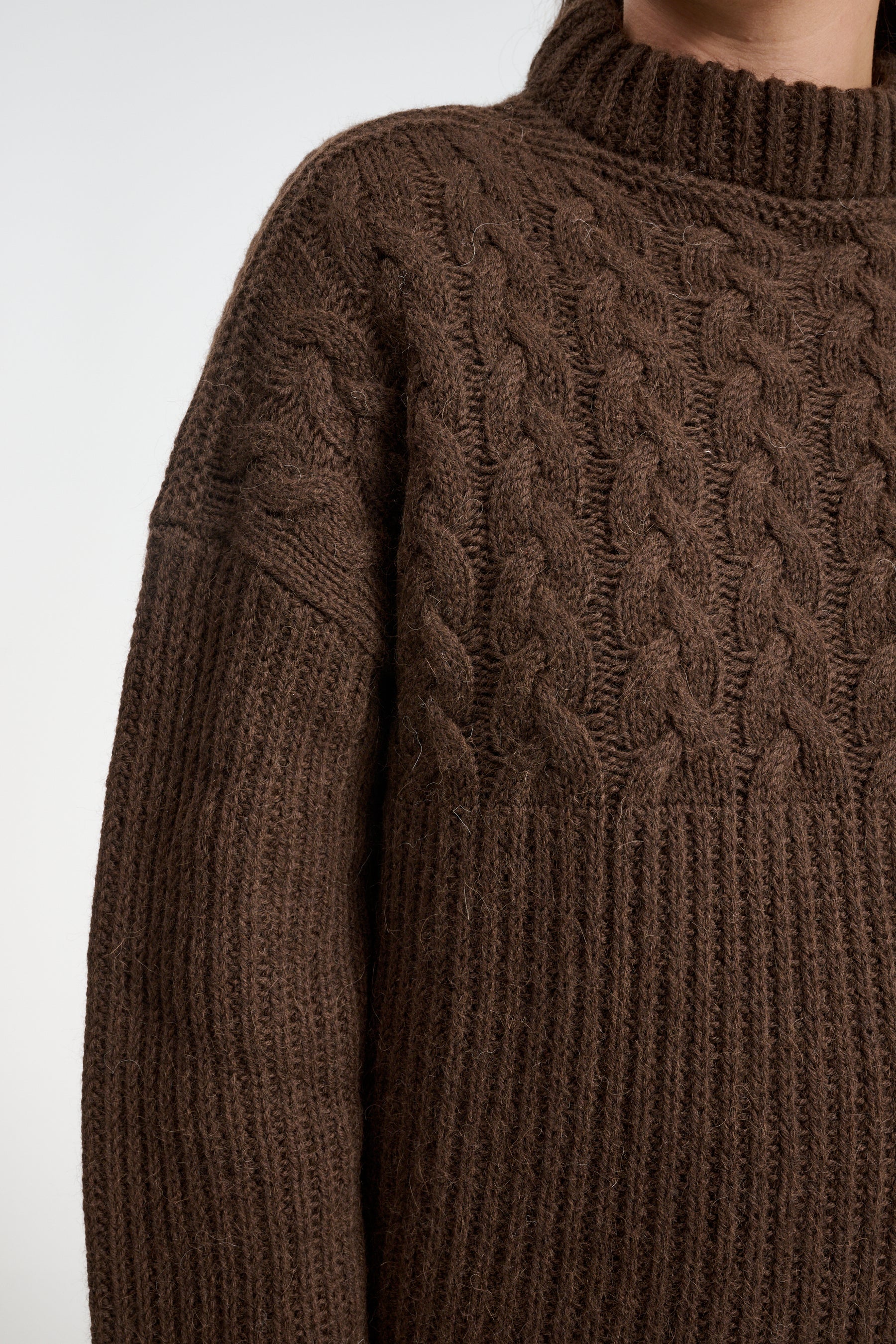 BELINDA | JUMPER CABLE KNIT BROWN