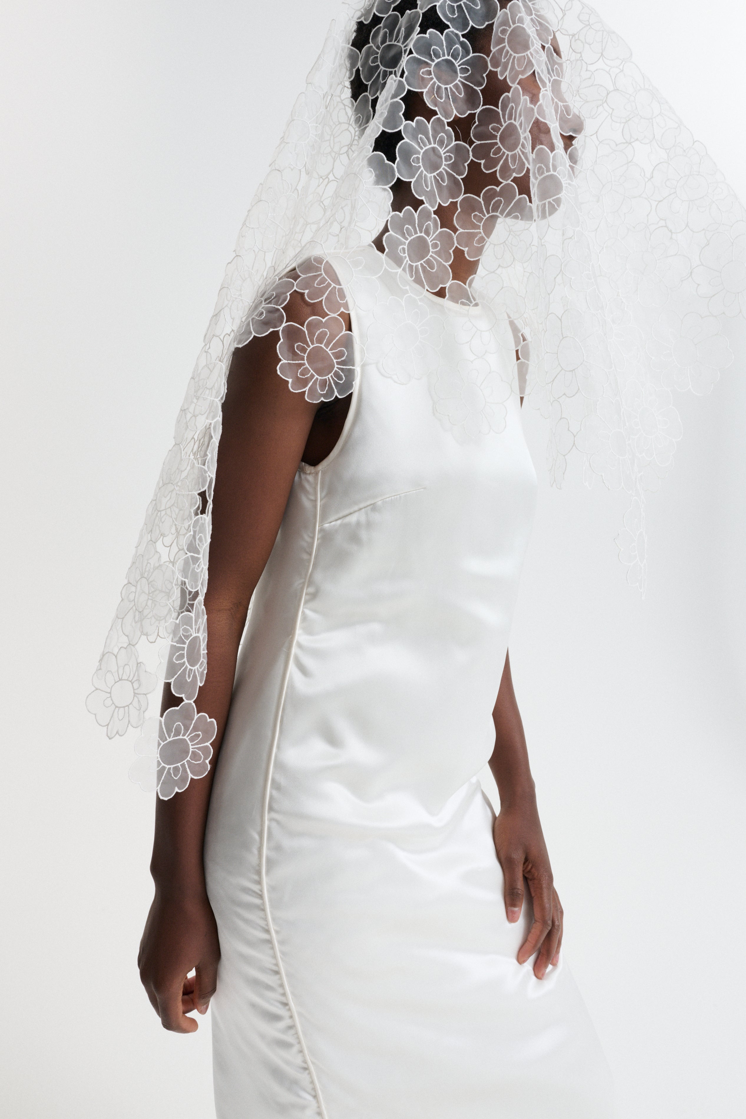 SIGGA | VEIL MAGNOLIA EMBROIDERY | WHITE