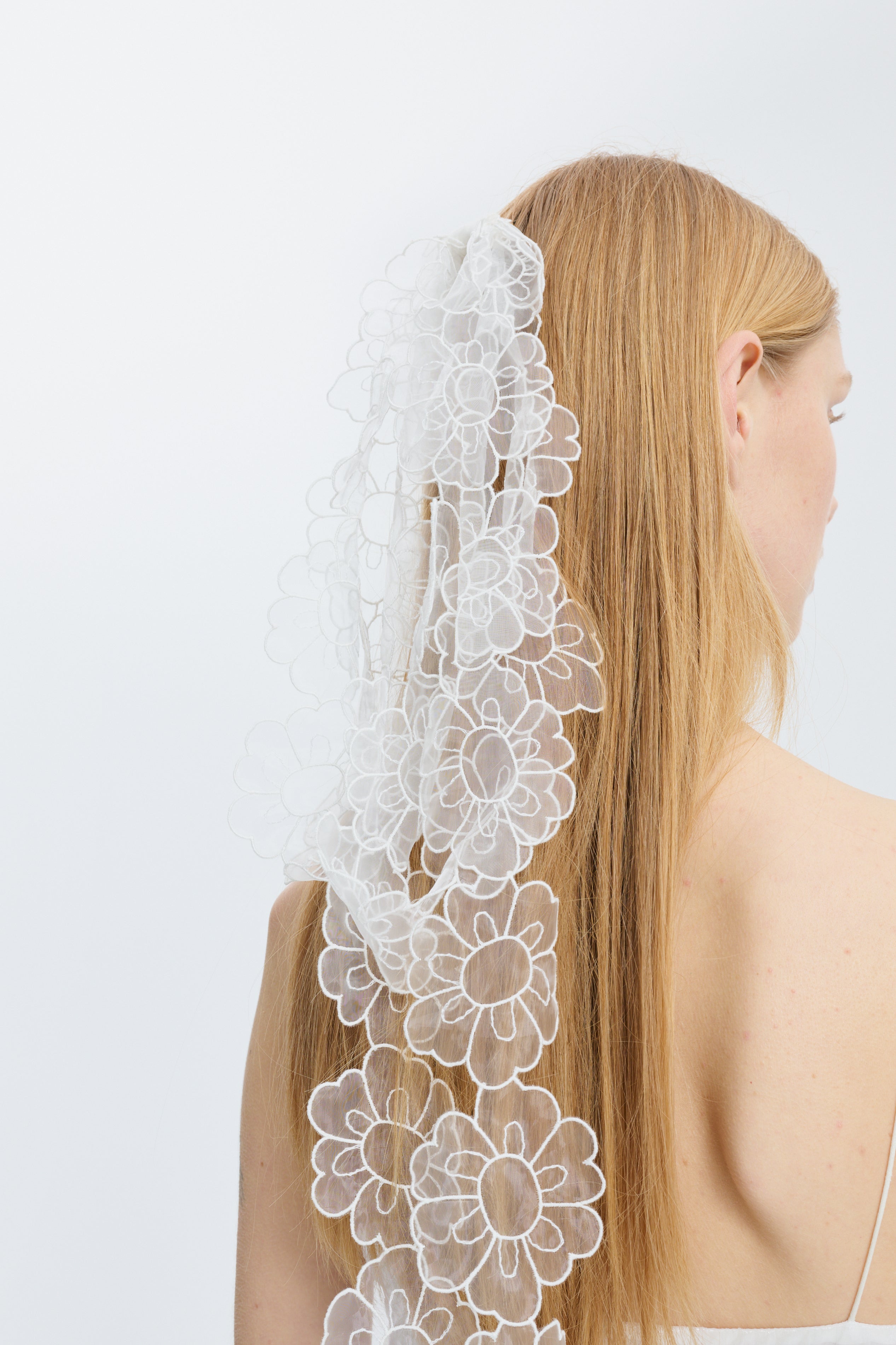 SERA | VEIL MAGNOLIA EMBROIDERY | WHITE