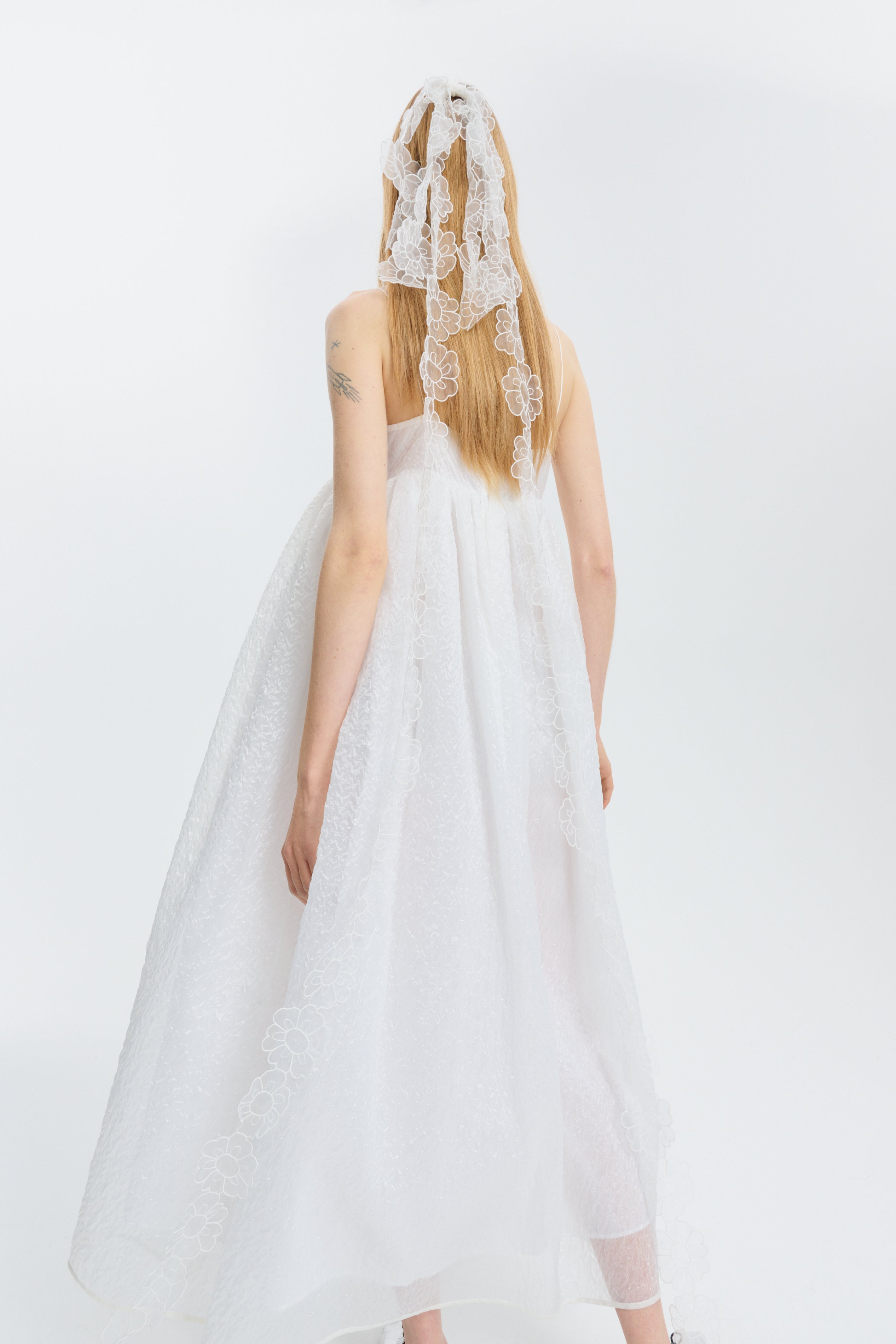 SERA | VEIL MAGNOLIA EMBROIDERY | WHITE