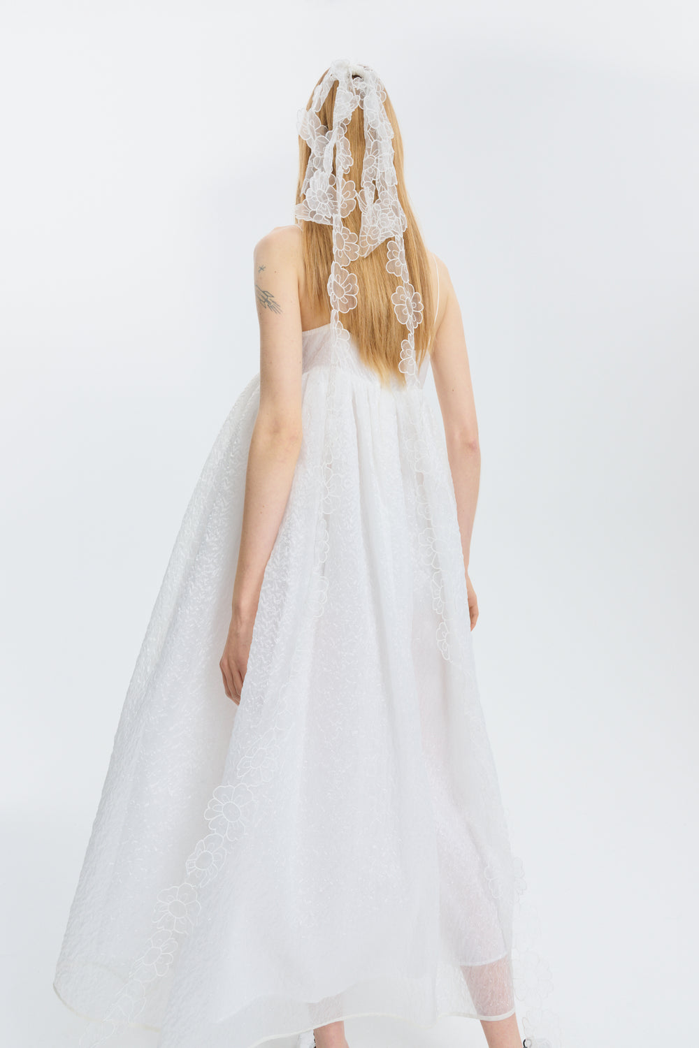 SERA | VEIL MAGNOLIA EMBROIDERY | WHITE