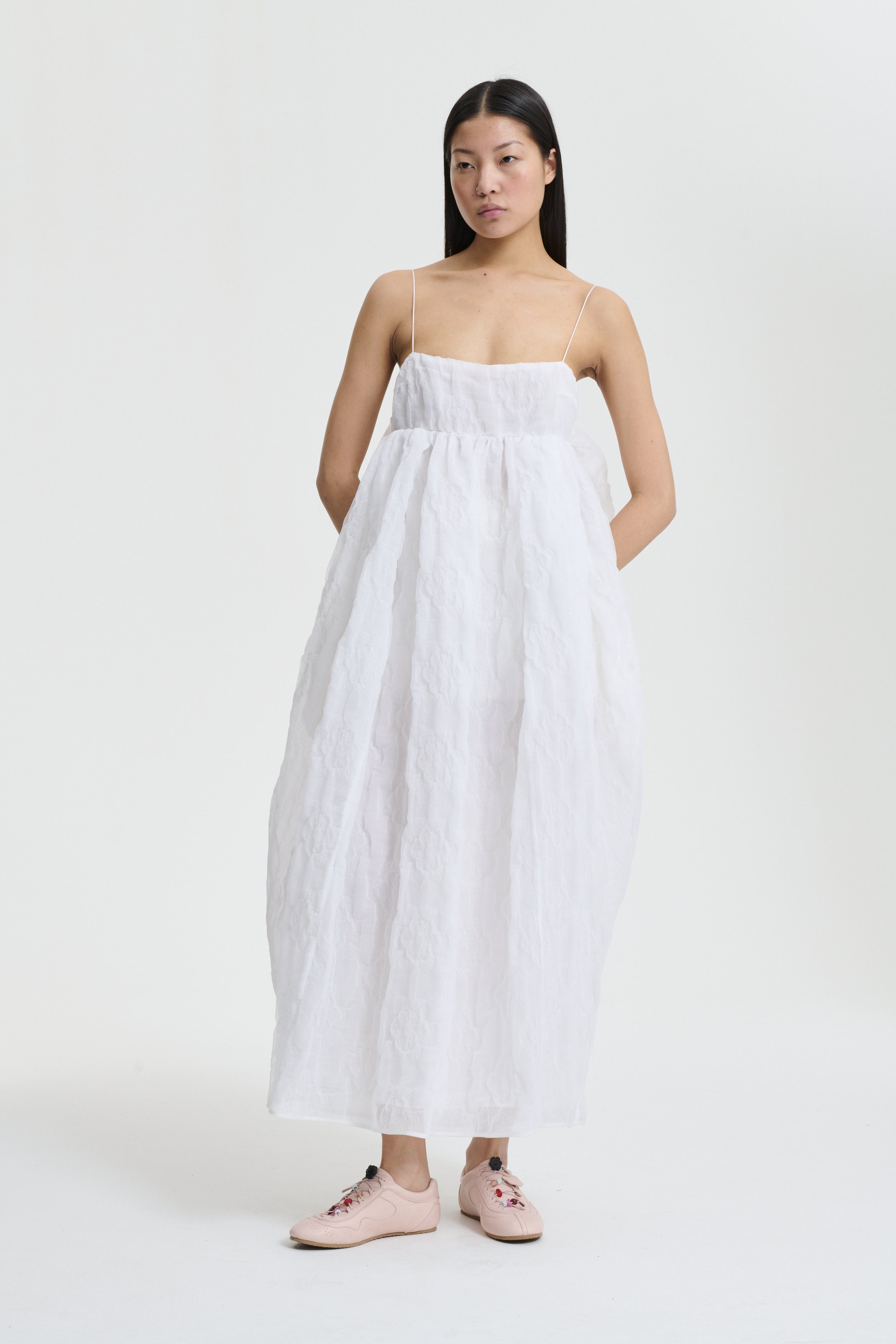 VILMA | DRESS AVENS MATELASSÉ WHITE – Cecilie Bahnsen