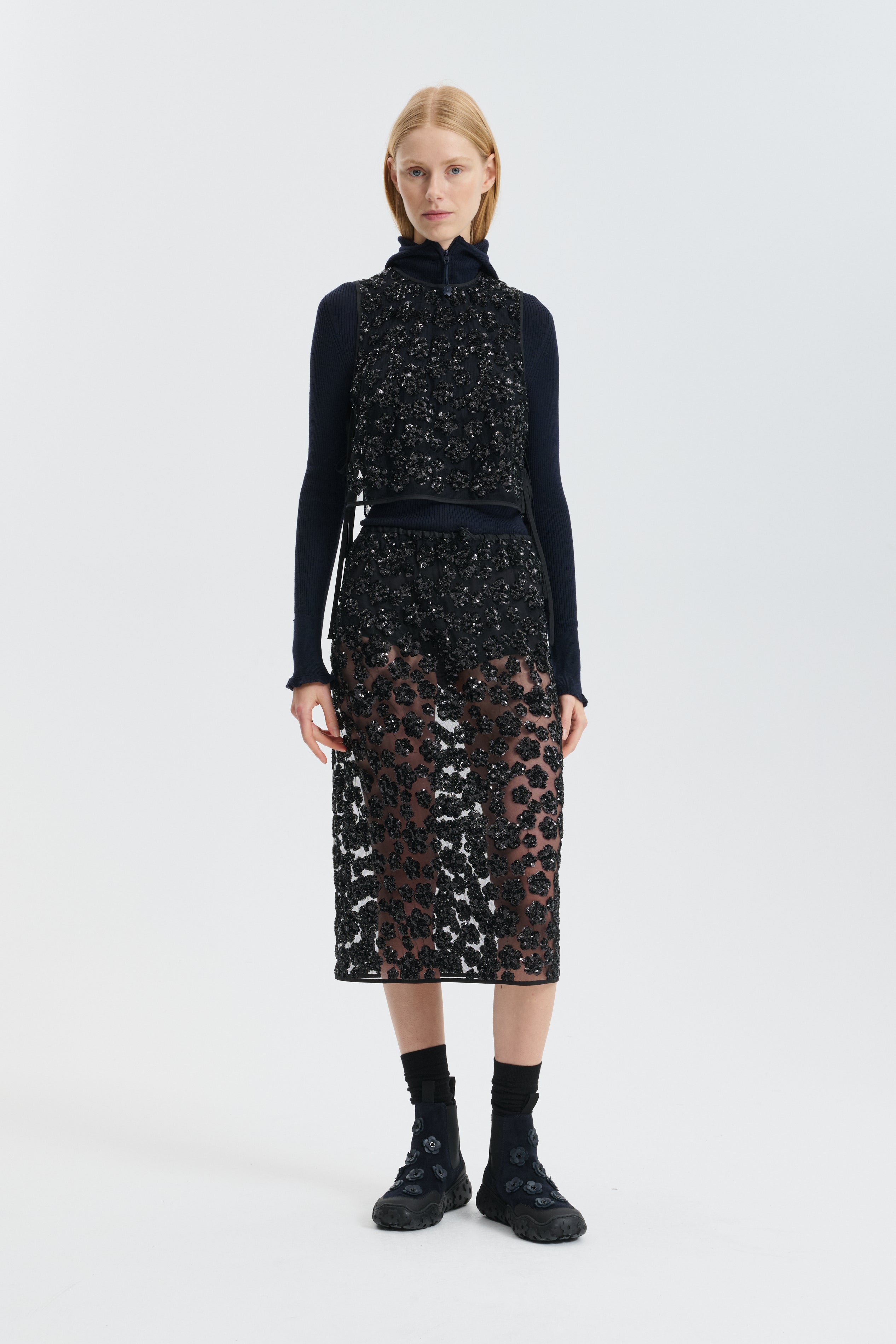 CBFEEBA | TOP UME FLORAL SEQUINS BLACK