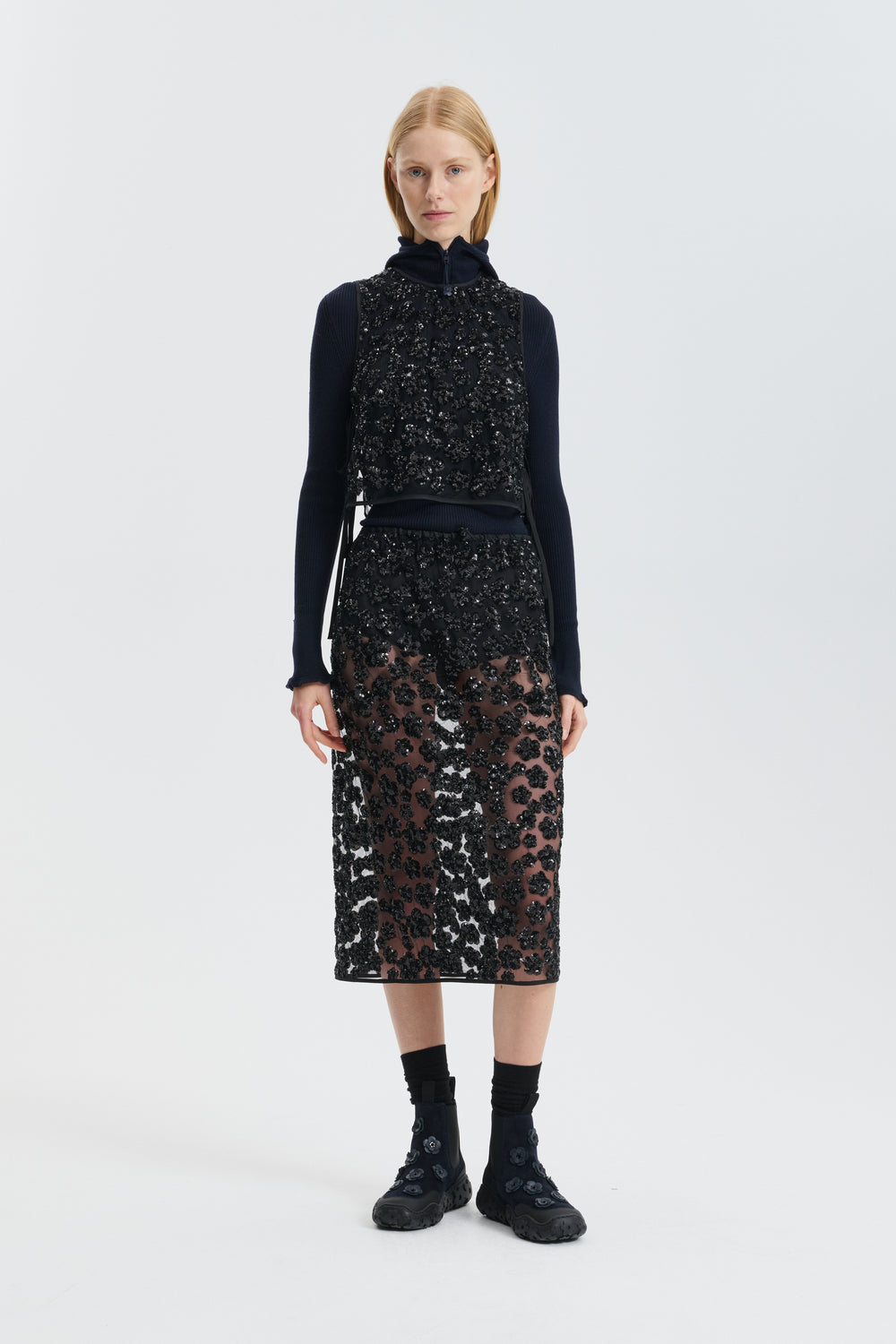 CBFEEBA | TOP UME FLORAL SEQUINS BLACK