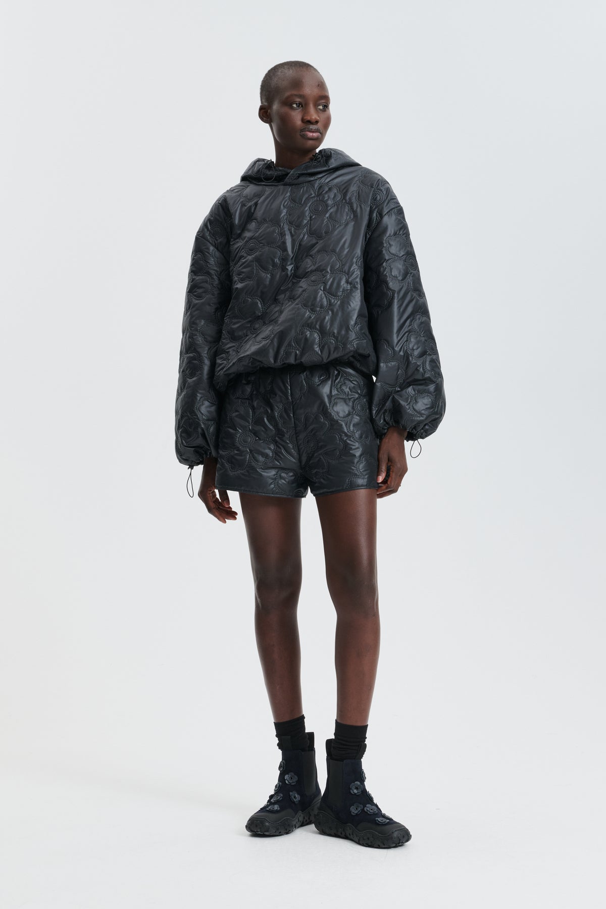 CBSHILA | HOODIE FLORAL EMBOSSMENT BLACK