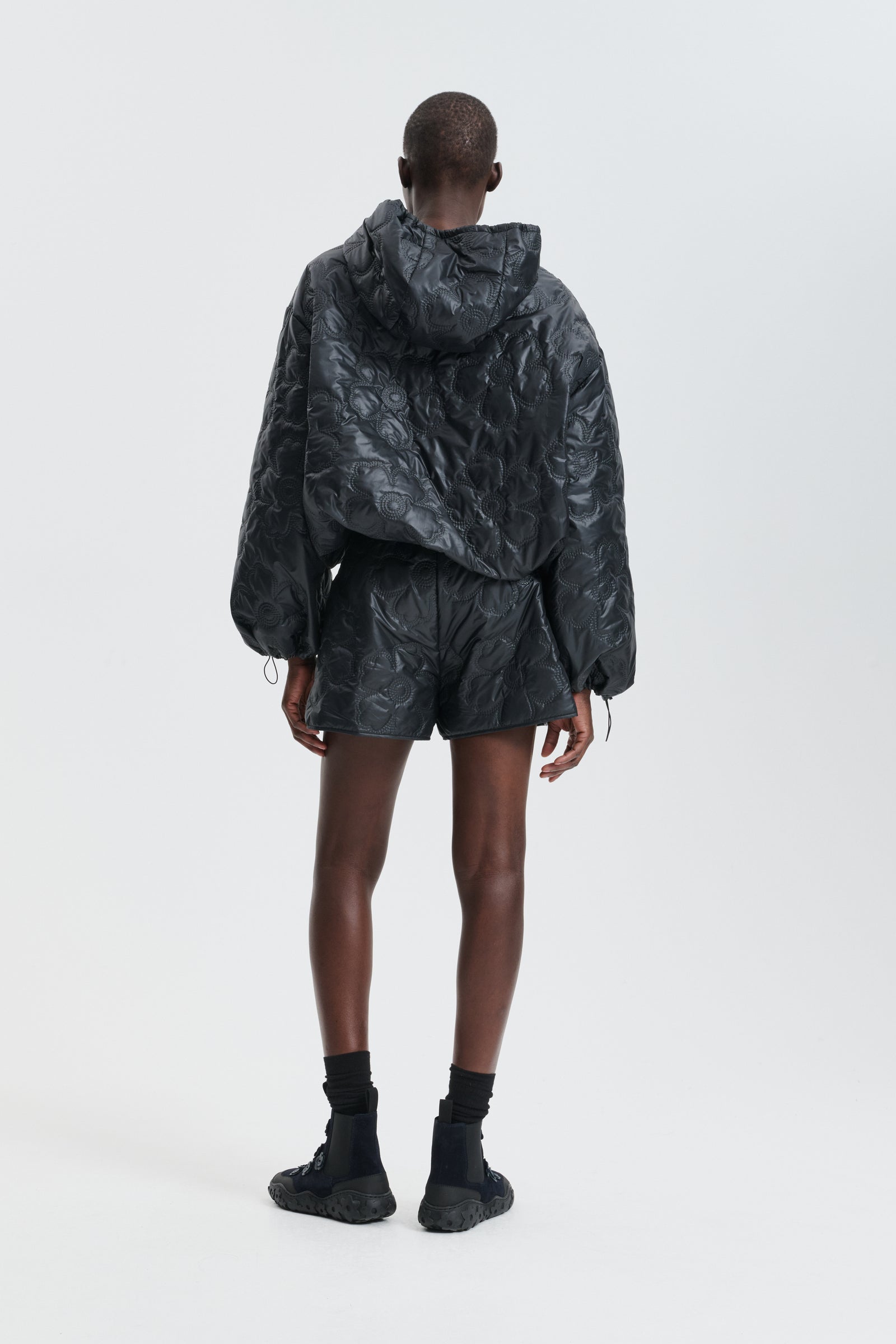 CBSHILA | HOODIE FLORAL EMBOSSMENT BLACK