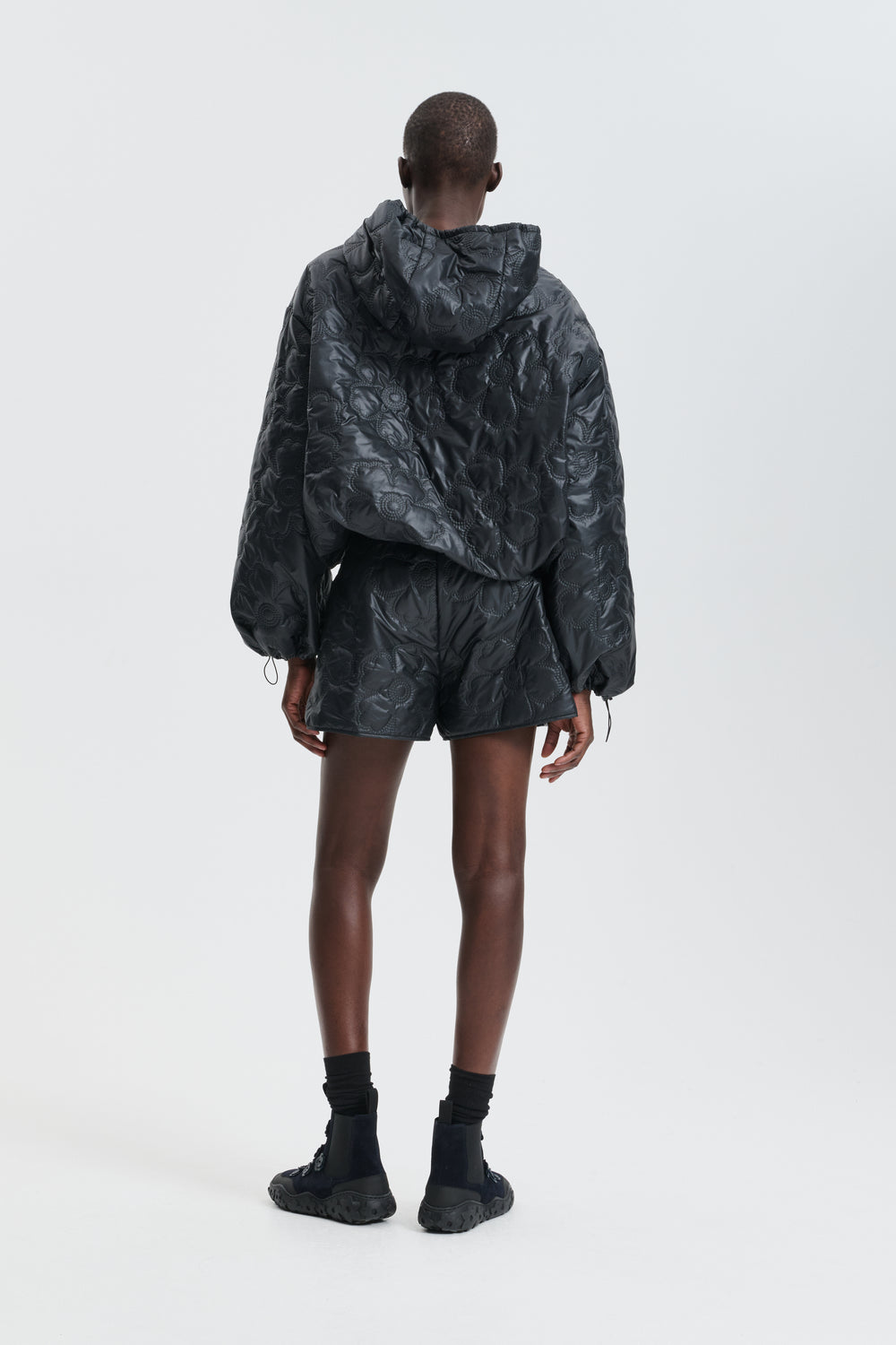 CBSHILA | HOODIE FLORAL EMBOSSMENT BLACK