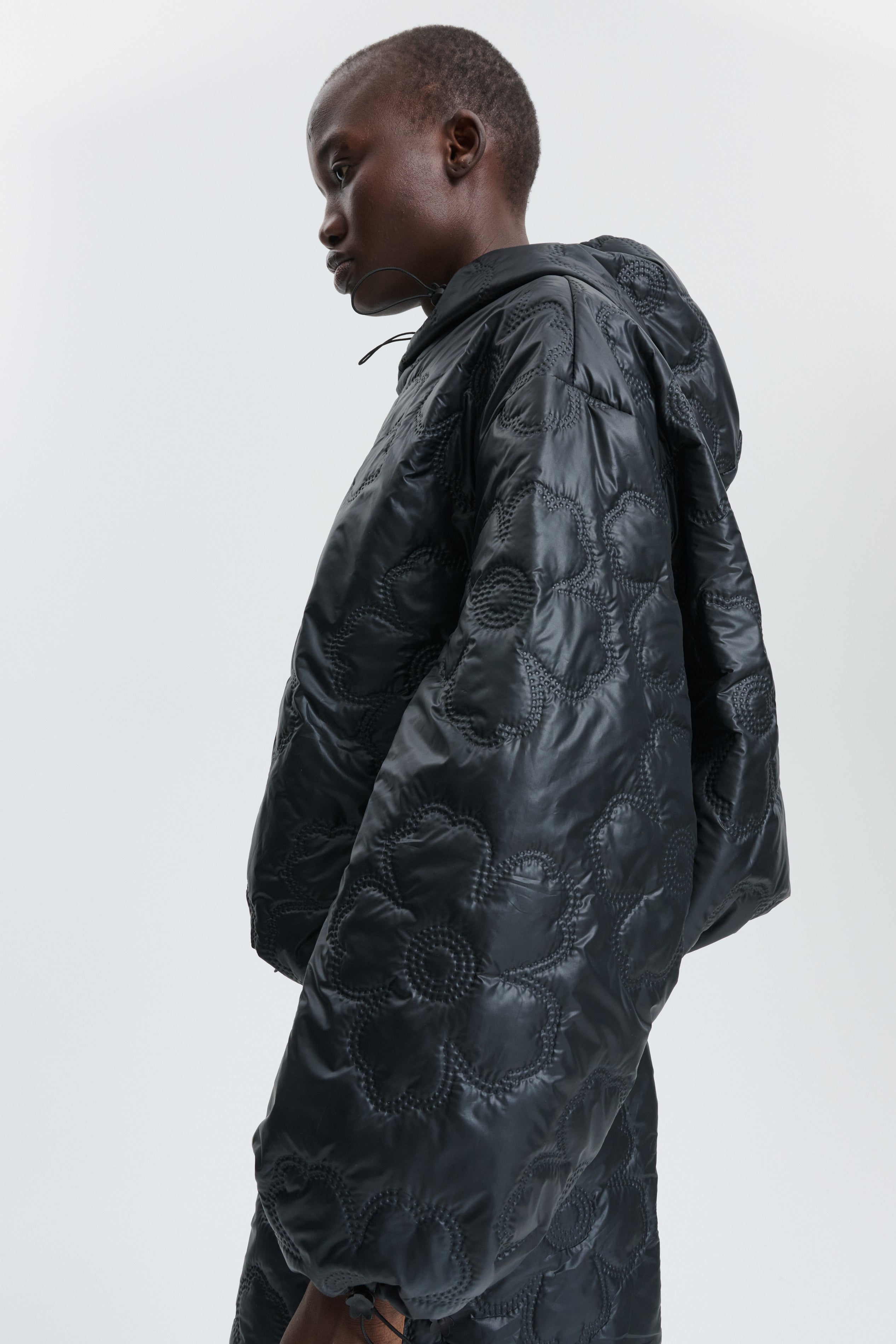 CBSHILA | HOODIE FLORAL EMBOSSMENT BLACK