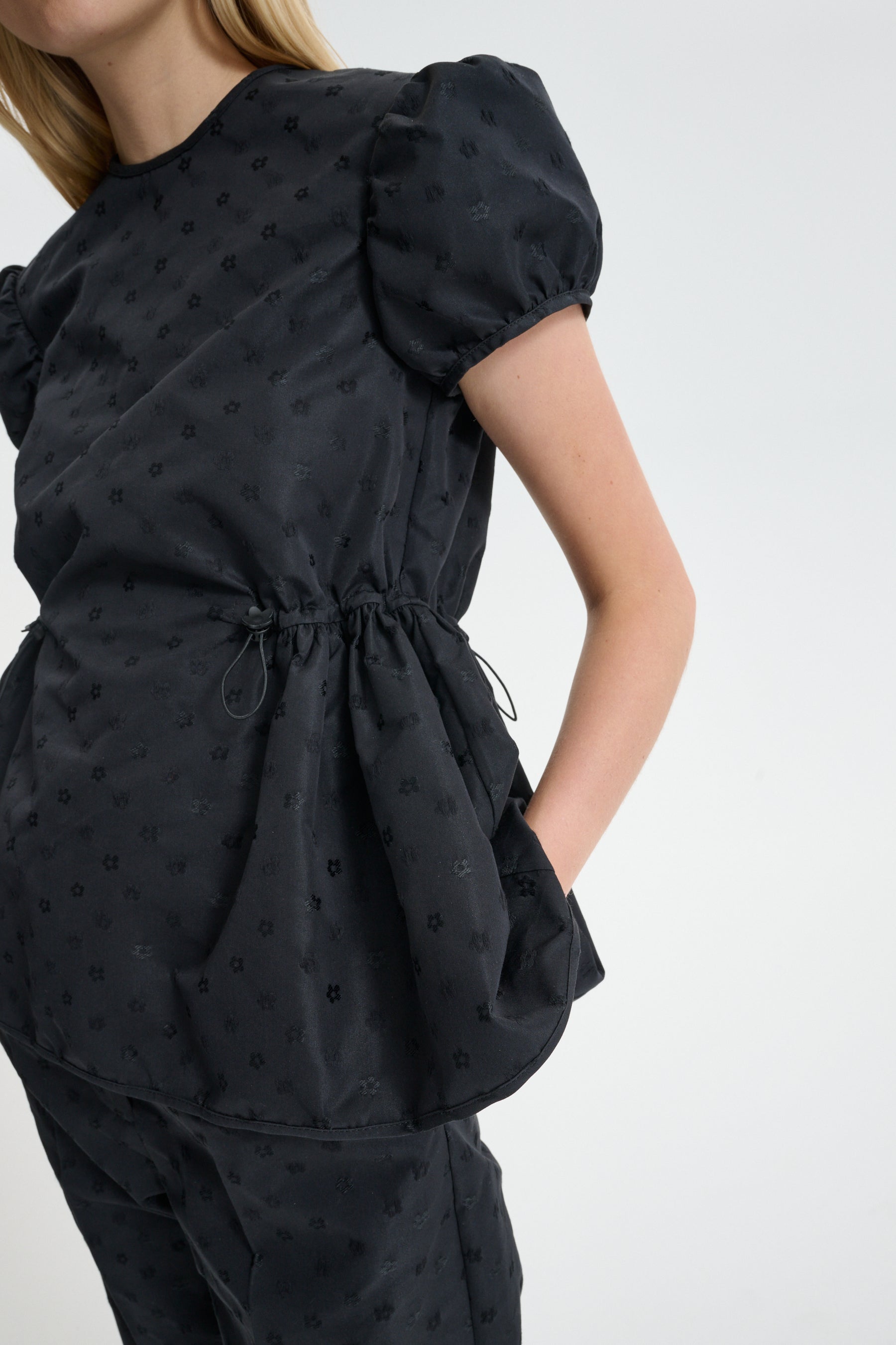 ENFOLD 2024SS WAVE SHIRRING BLOUSE 黒 ENFOLD】WAVE SHIRRING BLOUSE - メルカリ