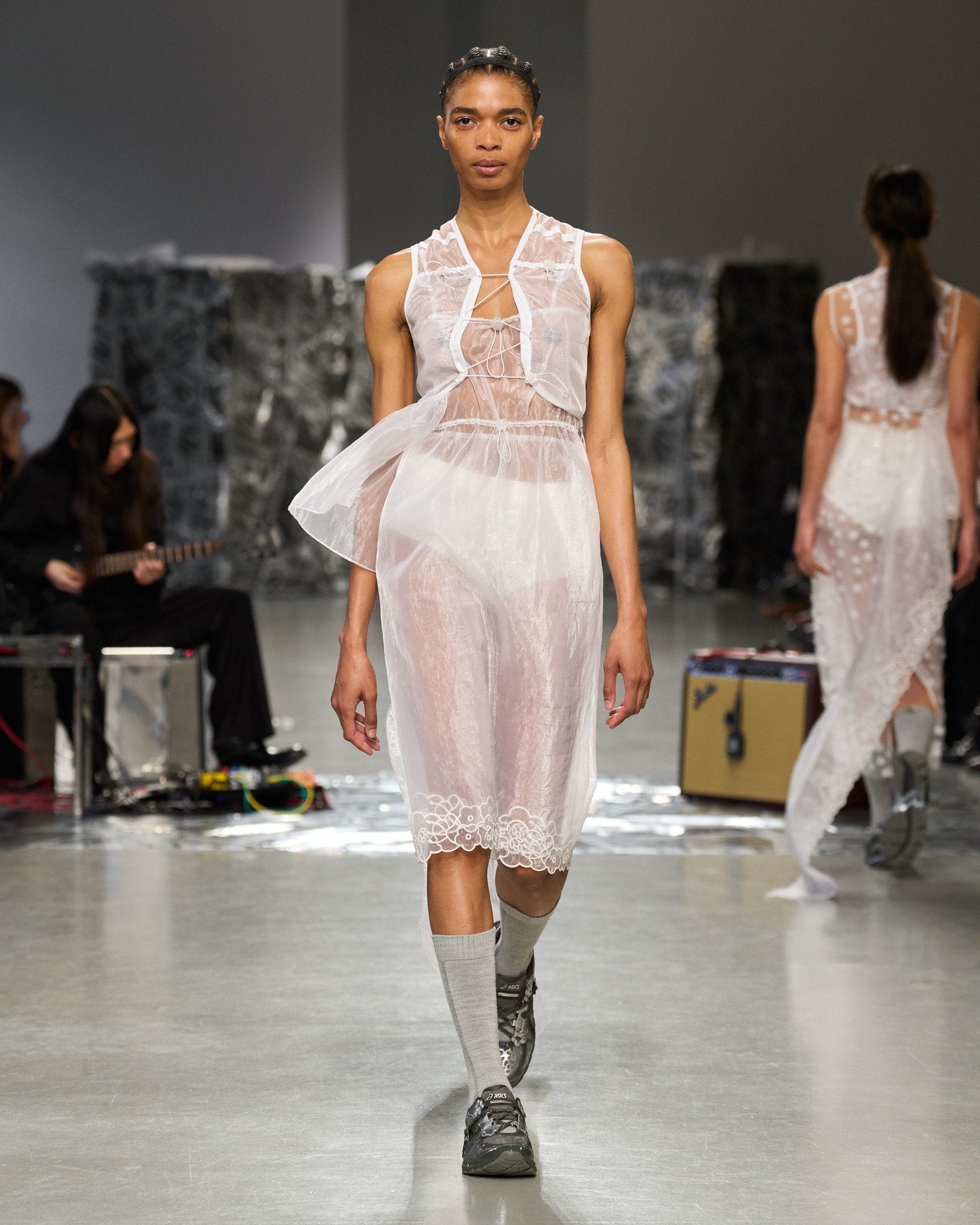 BONA | VEST LIQUID MYRTIA WHITE