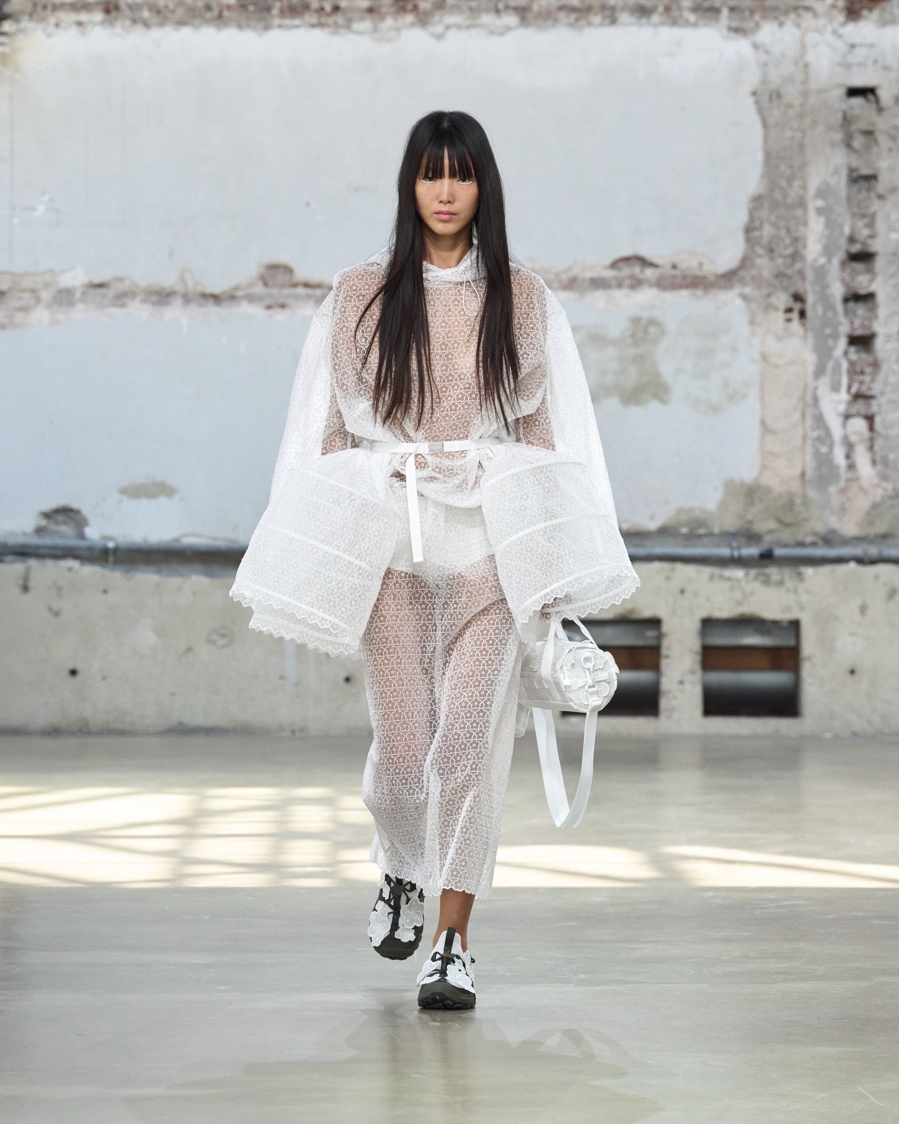 新品未使用　Cecilie Bahnsen ホワイトクッションカバー 新品未使用 Cecilie Bahnsen ホワイトクッションカバー - メルカリ