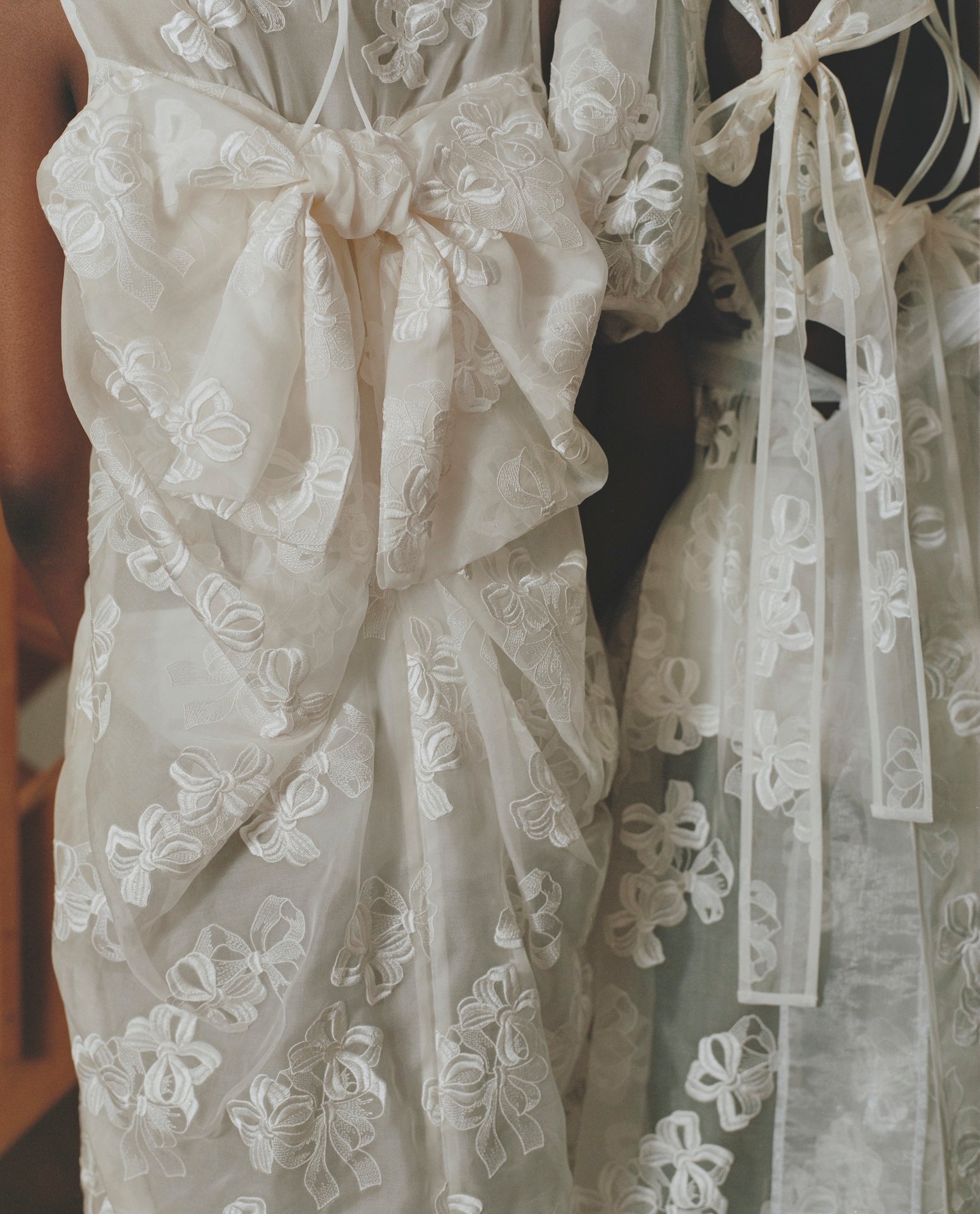 CBFEERO | DRESS ROSETTE ORGANZA EMB VINTAGE IVORY