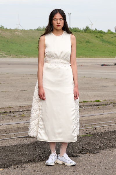 DEVIN | DRESS WADDED SILK SATIN WHITE - LOOK 28 – Cecilie Bahnsen DEVIN | DRESS WADDED SILK SATIN WHITE - LOOK 28 – Cecilie Bahnsen