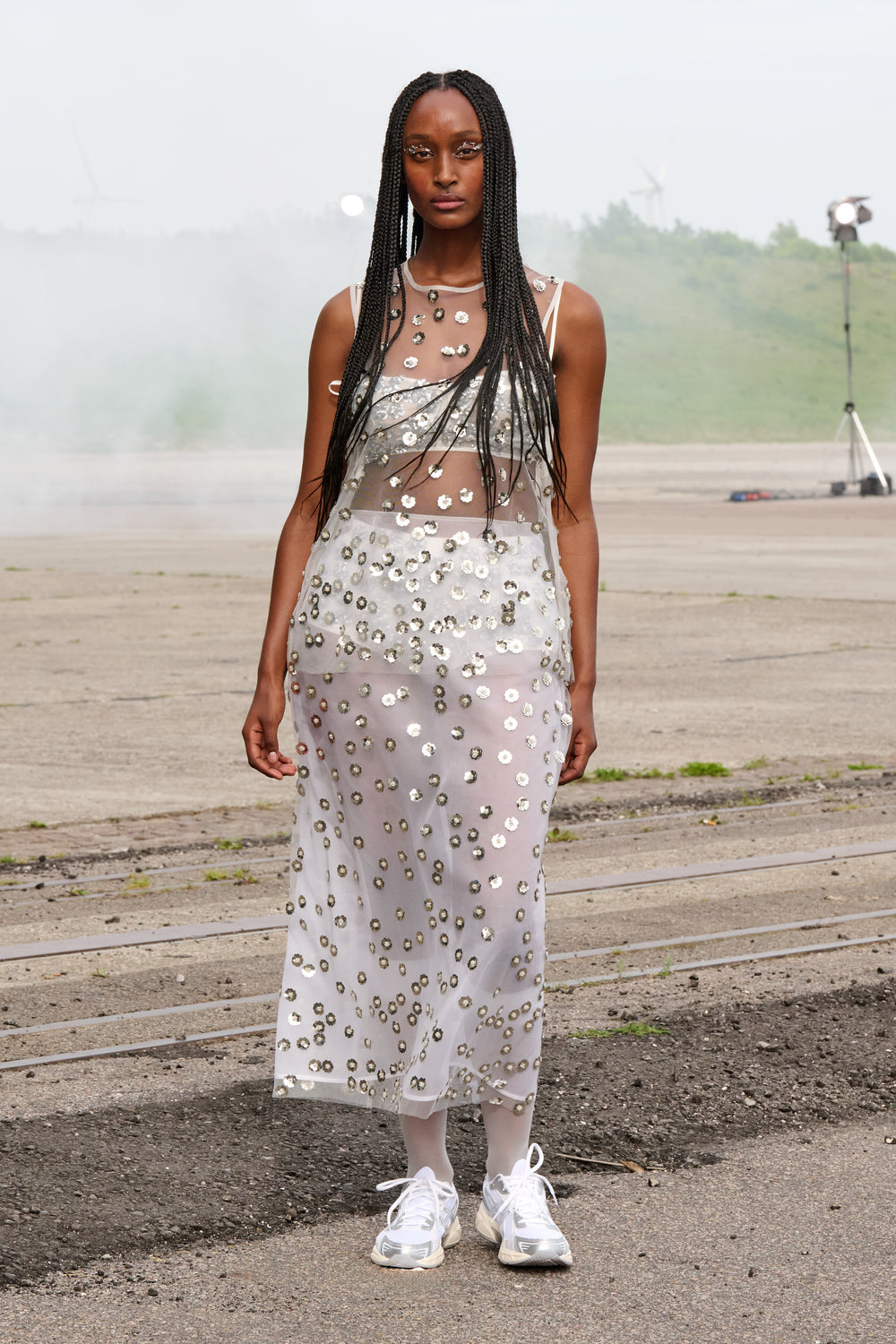UTANIA & GUS | CO-ORD SET SEQUIN BLOSSOM TULLE SILVER - LOOK 5