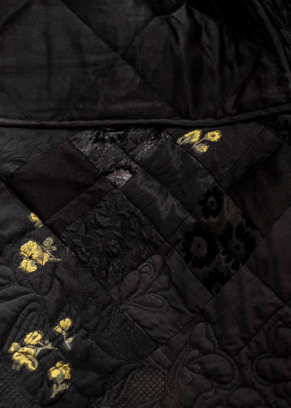 SELENA | PATCH. TOP ENCORE PATCHWORK | BLACK